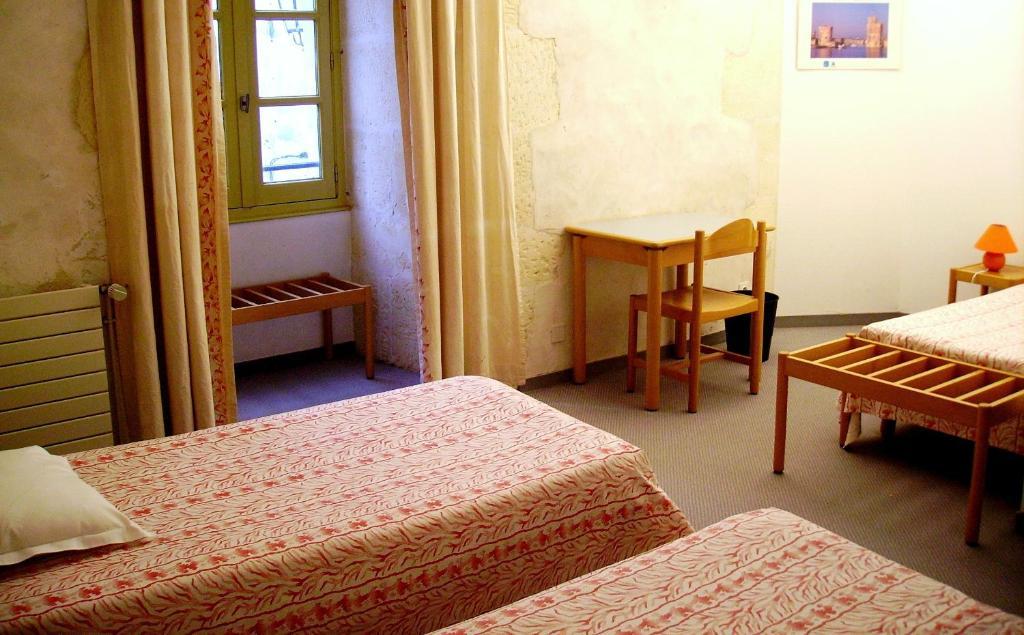 Abbaye Royale Otel Saint-Jean-dʼAngély Oda fotoğraf
