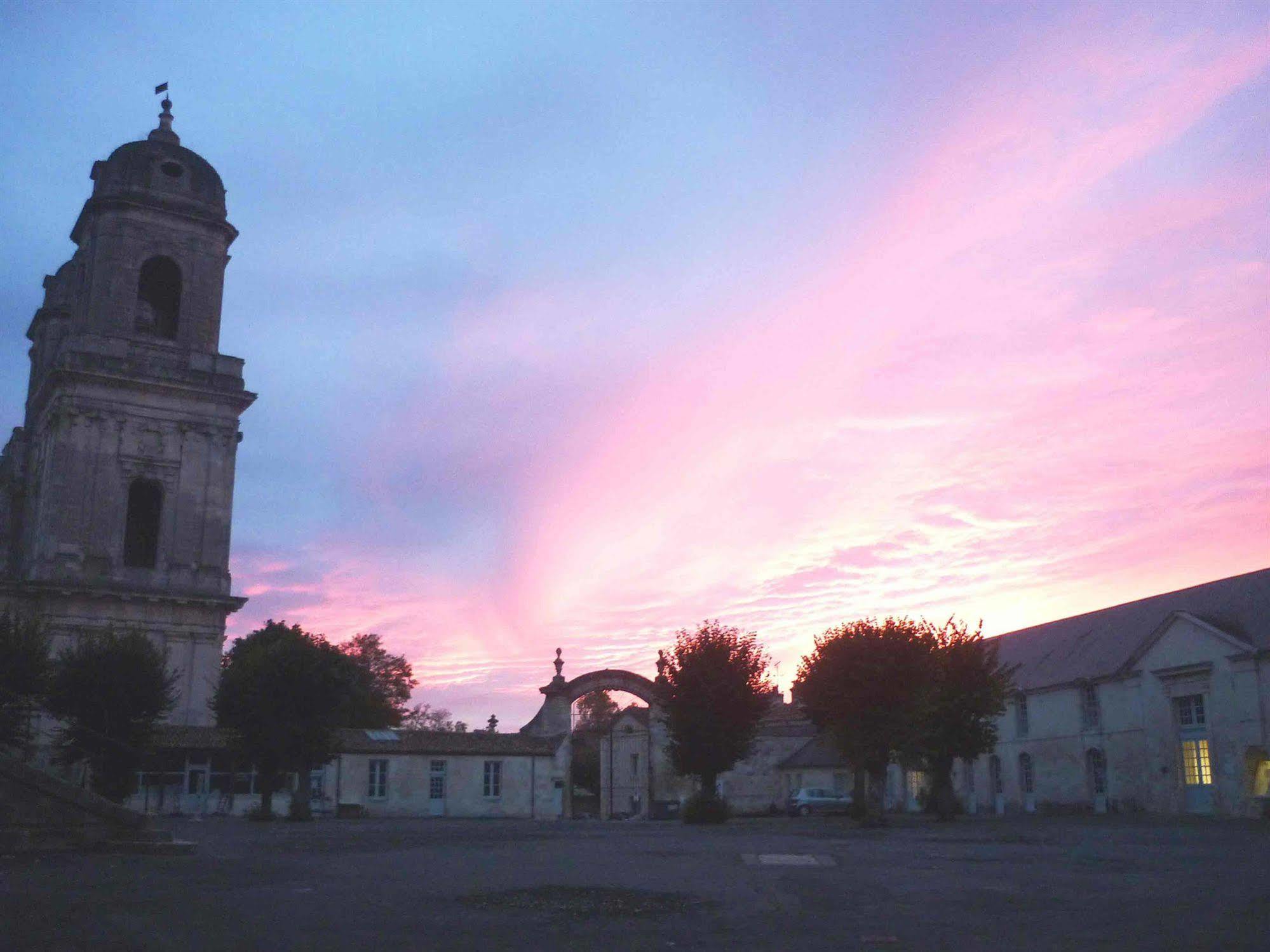 Abbaye Royale Otel Saint-Jean-dʼAngély Dış mekan fotoğraf