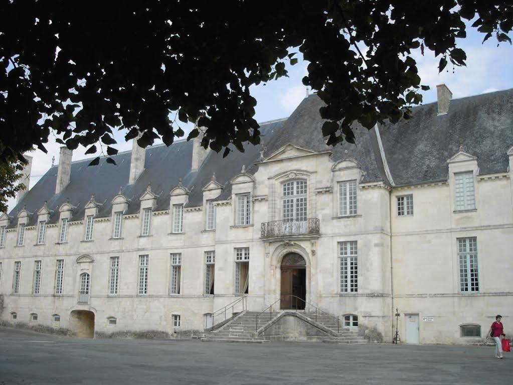 Abbaye Royale Otel Saint-Jean-dʼAngély Dış mekan fotoğraf